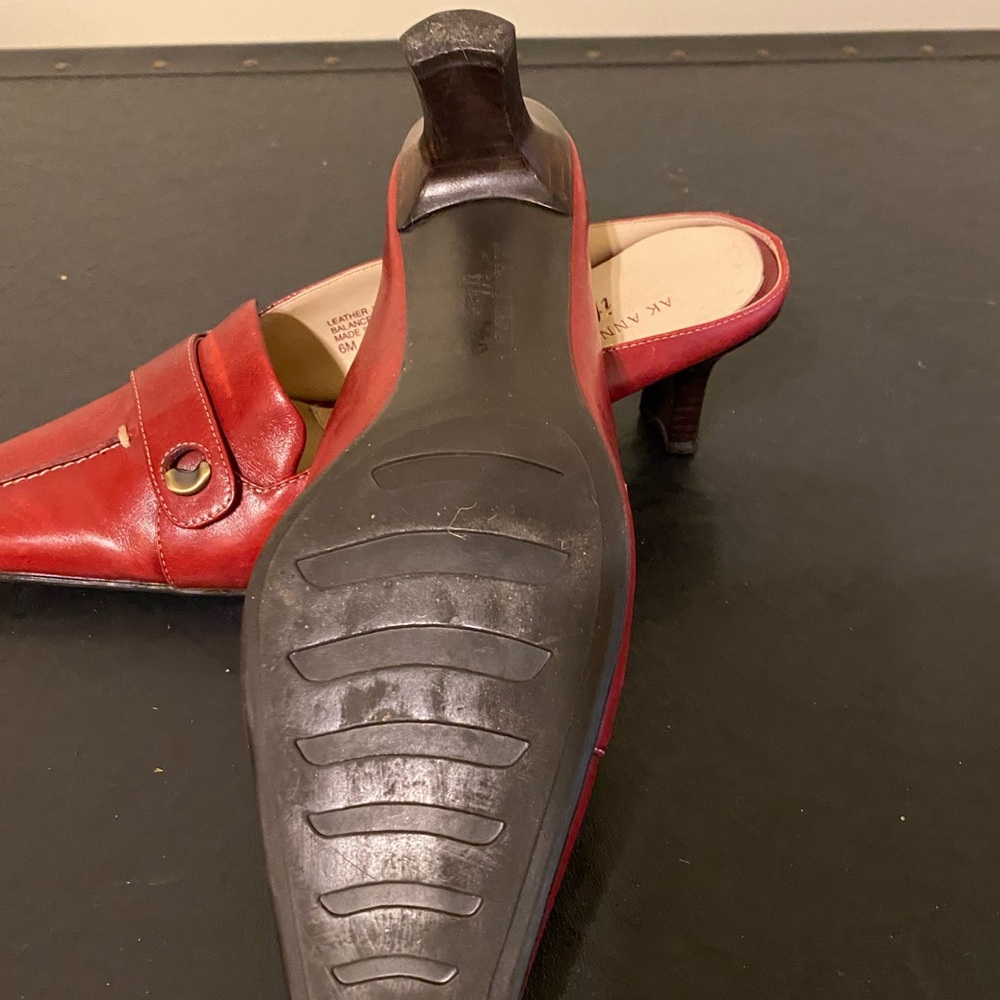 Anne Klein Women’s Size 6M Red Leather Mules with Seam down the front of shoe - Picture 9 of 10